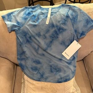 8. NWT Lululemon Lightweight Run Kit Short Sleeve Tidal Dye Hawaiian Blue